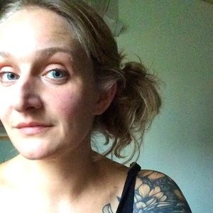 Meet your Posher, Hallie